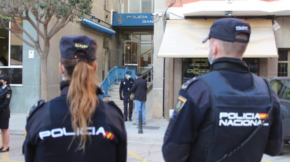 La Confederación Española de Policía vuelve a solicitar armeros en todas las comisarias de España ante el fallecimiento de un policía nacional en Burgos