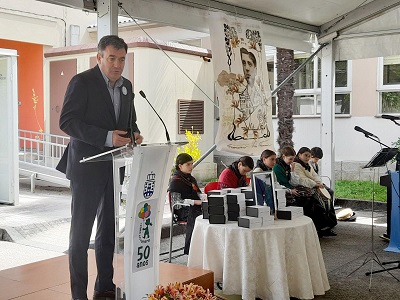 Román Rodríguez felicita al Colegio Vales Villamarín de Betanzos por su 50 aniversario