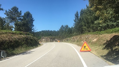 La Xunta ejecutará la próxima semana actuaciones de acondicionamiento en las márgenes de 3 carreteras autonómicas en las comarcas de Bergantiños, Lemos y Pontevedra