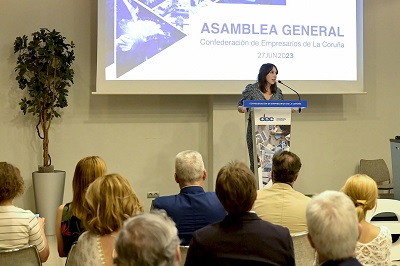 Lorenzana compromete el apoyo de la Xunta para impulsar la competitividad de pymes y autónomos