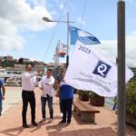 Trenor participa en el izado de la bandera azul en el club náutico de Boiro que certifica su calidad en los servicios, accesibilidad y sostenibilidad