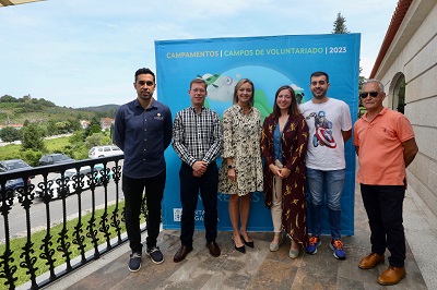 Fabiola García presenta la programación de los minicampamentos Coñece Galicia 2023, que contarán con dos nuevas localizaciones