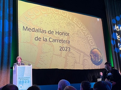 El director de la Axencia Galega de Infraestruturas, Francisco Menéndez, recibe la Medalla de Ouro da Estrada ao Mérito Persoal 2023