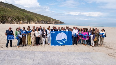 Rueda destaca que las 139 banderas y distintivos azules de Galicia acreditan el compromiso de la comunidad con la conservación del patrimonio natural y la consolidan como destino turístico sostenible
