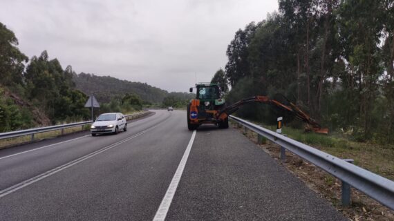 La Xunta comenzará esta semana nuevos trabajos de limpieza en los márgenes de la autovía AG-64 en Narón, y en la carretera OU-209, en Leiro
