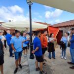 Los participantes en el programa Escuelas Abiertas de la Secretaría General de la Emigración conocen la Feria de Artesanía de Agolada y el mercado de abastos de Santiago