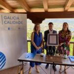 Galicia Calidade entrega el sello de garantía a la bodega de Petín Terriña