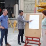 El delegado territorial de la Xunta supervisa el inicio de las obras de reparación de cubierta del gimnasio y la creación de un espacio para maquinaria de FP dual del IES 12 de Octubre