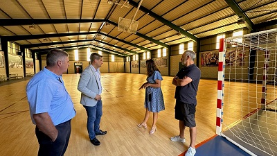 La Xunta se compromete en la mejora de las instalaciones y adquisición de material deportivo de los ayuntamientos de la provincia de Ourense