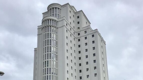 La Confederación Española de Policía solicita el “cese inmediato del autor de semejante brillante idea” de disminuir la seguridad en la Ciudad de la Justicia de Vigo en plena escalada de violencia La Confederación Española de Policía solicita el “cese inmediato del autor de semejante brillante idea” de disminuir la seguridad en la Ciudad de la Justicia de Vigo en plena escalada de violencia