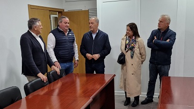 El delegado territorial visita las reformas hechas en la Cofraría de Portonovo gracias a una ayuda de la Xunta de 200.000 euros