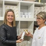 La Xunta pone en valor los más de 4,8 M repartidos este año entre casi 400 emprendedoras en la visita en Guitiriz a la promotora de la marca de cosmética natural Siolaz