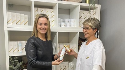 La Xunta pone en valor los más de 4,8 M repartidos este año entre casi 400 emprendedoras en la visita en Guitiriz a la promotora de la marca de cosmética natural Siolaz