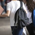 Plan integral contra el acoso escolar y el ciberacoso con puntos naranjas físicos y virtuales para denunciar de forma anónima y segura