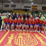 La conselleira de Promoción do Emprego e Igualdade asiste al encuentro entre las selecciones femeninas de fútbol sala de España y Portugal
