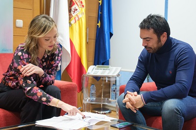 Fabiola García traslada al alcalde de A Veiga el refuerzo de la atención a los mayores y a las familias en los presupuestos de la Xunta para 2024