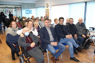 El delegado territorial de la Xunta en Ourense asiste a la proyección del cortometraje Entre fíos e raíces