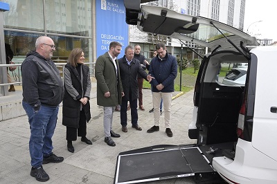 Trenor anima a los taxistas a solicitar las nuevas ayudas convocadas por la Xunta por importe de 500.000 euros para incentivar la adquisición de taxis adaptados y de emisiones cero o ECO
