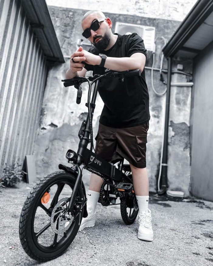 DYU Lanza la A1F, una Bicicleta Eléctrica Plegable de 16 Pulgadas: Una Compañera Ideal para Viajes Urbanos