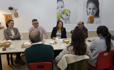 La delegada de la Xunta en Vigo mantiene una reunión técnica en el colegio Santiago Apóstol de Soutomaior