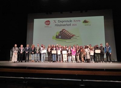 La Xunta aboga por la difusión de la cultura emprendedora entre los más jóvenes y participa en el certamen Minimarket Emprende Xove 2024 en Narón