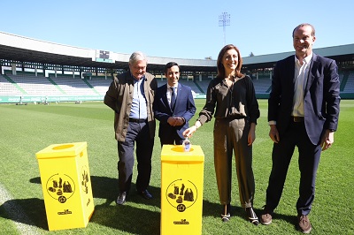 La Xunta destaca la intensa labor de clubes del deporte gallego como el Racing de Ferrol a favor del reciclaje y de la concienciación social en este ámbito