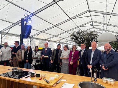 La Xunta afianza su apuesta por la calidad diferenciada en la XXXI Feria del requesón y la miel del ayuntamiento pontevedrés de As Neves