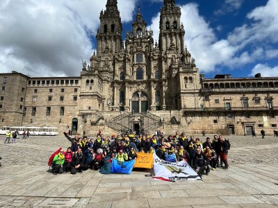 La Xunta recibe en el Obradoiro los participantes del proyecto inclusivo “Sen límites” que realizaron el Camino de Santiago