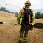 El fuego obliga a desalojar más de una decena de núcleos en Folgoso (Lugo)