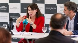 Lorenzana apela a aprovechar la buena marcha de la economía gallega para impulsar el desarrollo industrial y energético de Galicia