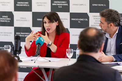 Lorenzana apela a aprovechar la buena marcha de la economía gallega para impulsar el desarrollo industrial y energético de Galicia
