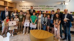 El conselleiro de Cultura inaugura la nueva biblioteca municipal María Magdalena de Mos