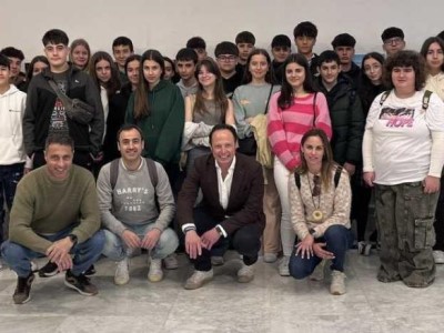 La Casa de Galicia en Madrid recibe la visita de los alumnos de 3º de ESO del Colegio Sagrado Corazón de Placeres, de Pontevedra