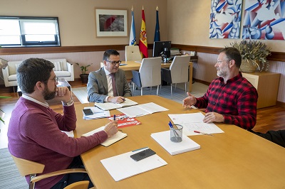 El conselleiro de Emprego, Comercio e Emigración continúa con el proceso de escucha activa y se reúne con los líderes sindicales de CCOO y CIG en Galicia