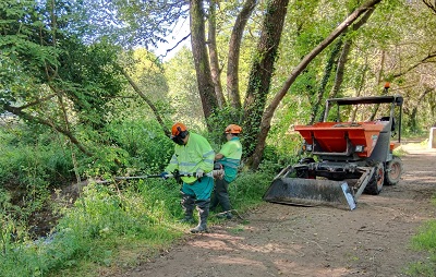 La Xunta realiza labores de conservación y mejora en el río Tomeza, a su paso por el ayuntamiento de Pontevedra