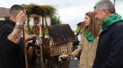 La Xunta pone en valor las labores tradicionales del campo en la 50ª celebración de las carrozas del San Cidre en Boqueixón