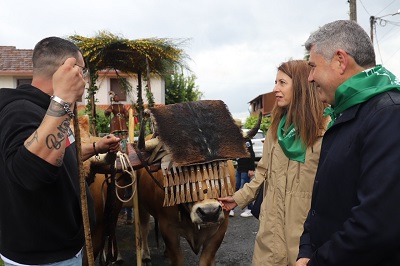 La Xunta pone en valor las labores tradicionales del campo en la 50ª celebración de las carrozas del San Cidre en Boqueixón