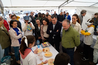Román Rodríguez exalta la labor del Colegio Plurilingüe Ría del Burgo de Culleredo a favor de la divulgación científica en el ámbito educativo