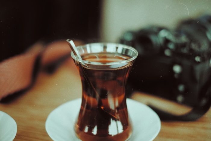 El auge del té como alternativa saludable al café: nuevas tendencias en consumo en España