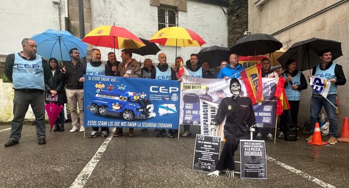 Policías nacionales y guardias civiles se manifiestan pidiendo al Gobierno que cumpla sus promesas de equiparación salarial de 2018 cuando estaban en la oposición y que cesen a Marlaska